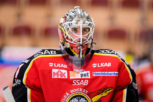 Luleås målvakt Oscar Masiello på uppvärmningen
