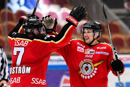 Luleås Petter Emanuelsson och Jan Sandström jublar