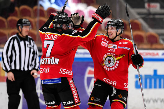 Luleås Petter Emanuelsson och Jan Sandström jublar