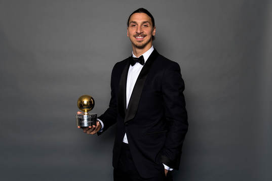 Zlatan Ibrahimovic med sin 11e guldboll