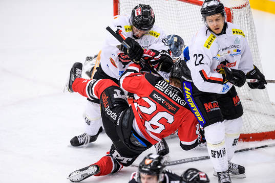 Asplövens Antti Uitto trycker omkull Piteås Emil Wrenman