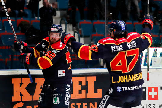 Djurgårdens Mikael Ahlén och Linus Johansson jublar