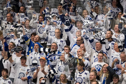 Leksands fansen jublar i ishockeymatchen i SHL mellan