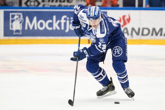 Leksands Sondre Olden  i ishockeymatchen i SHL mellan