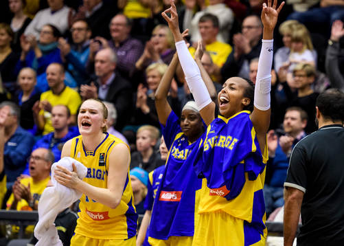Sveriges Binta Drammeh jublar