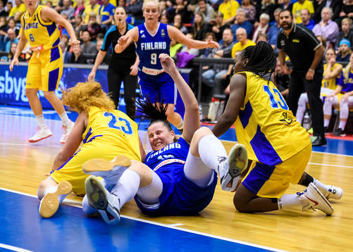 Sveriges Amanda Zahui ramlar