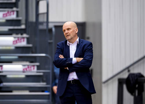 Finlands förbundskapten Pekka Salminen deppar