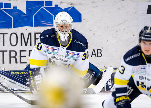 s målvakt Linus Söderström på uppvärmningen