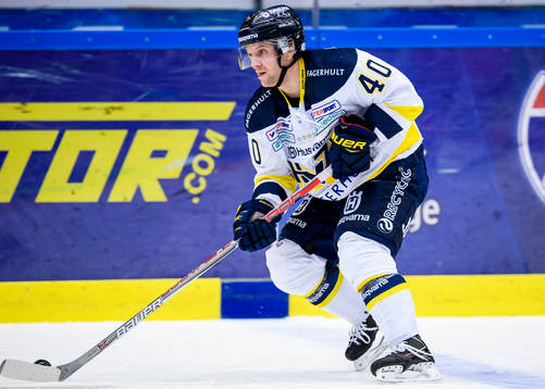 s Pär Arlbrandt med pucken