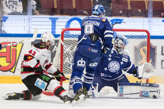 Räddning av Leksands målvakt Henrik Haukeland  Leksands