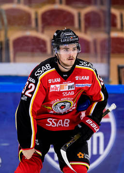 Luleås Oscar Engsund på uppvärmningen