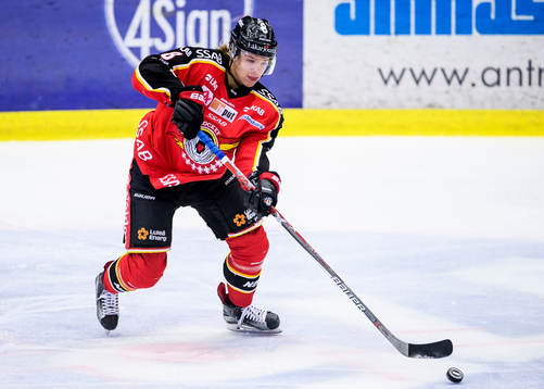 Luleås Kim Johansson med pucken
