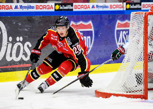 Luleås Gustav Rydahl med pucken