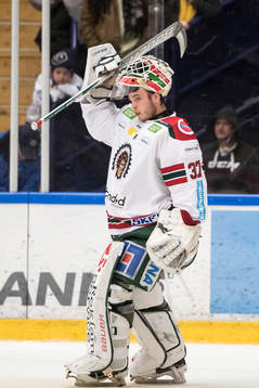 Frölundas målvakt Johan Gustafsson  i ishockeymatchen i