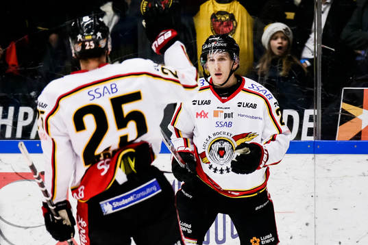 Luleås Anton Hedman och Bill Sweatt jublar