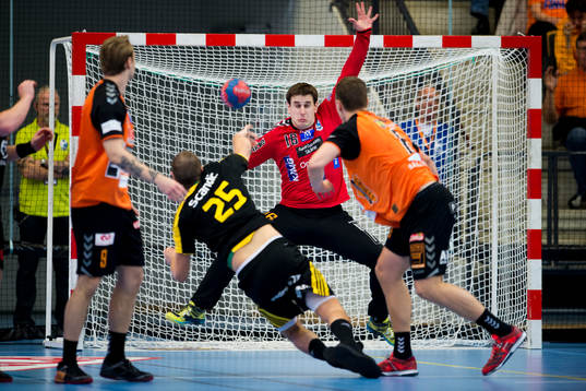 Kristianstads målvakt Nebojsa Simic och Sävehofs Olle