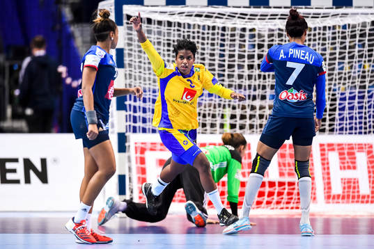 Sveriges Louise Sand jublar