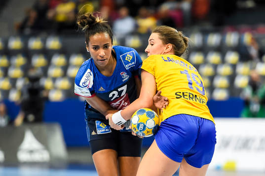 Frankrikes Estelle Nze Minko och Sveriges Anna Lagerquist