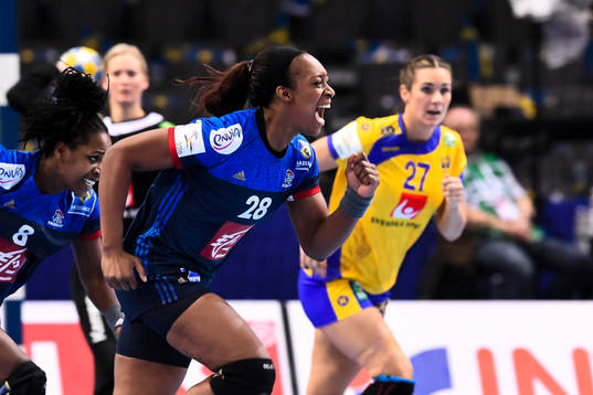 Frankrikes Marie-Paule Gnabouyou jublar