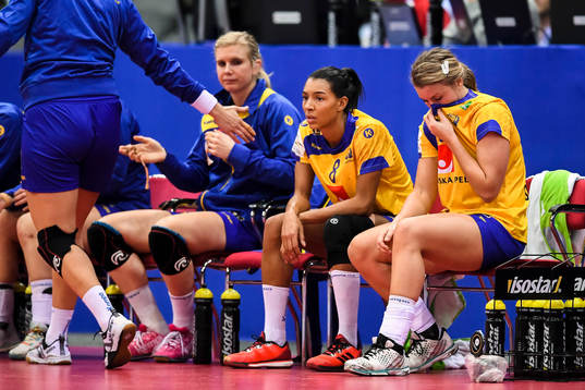 Sveriges Jamina Roberts och Isabelle Gulldén deppar på
