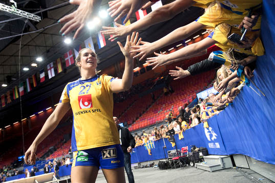 Sveriges Sabina Jacobsen tackar publiken