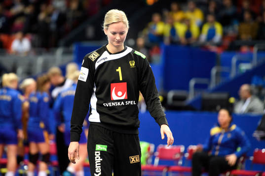 Sveriges målvakt Johanna Bundsen deppar