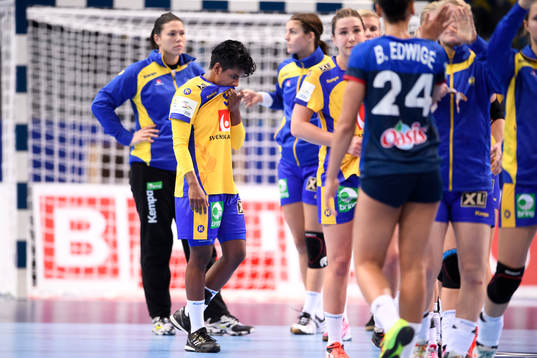 Sveriges Louise Sand deppar