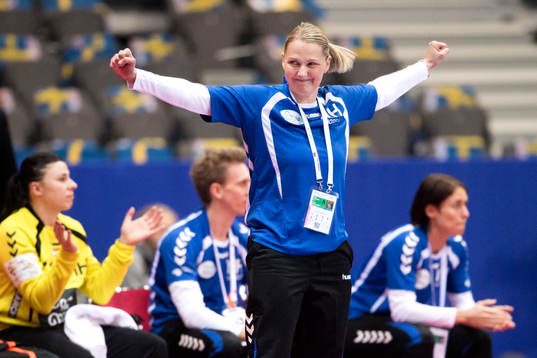 Nederländernas förbundskapten Helle Thomsen jublar