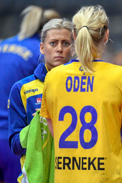 Sveriges Nathalie Hagman och Ida Odén deppar