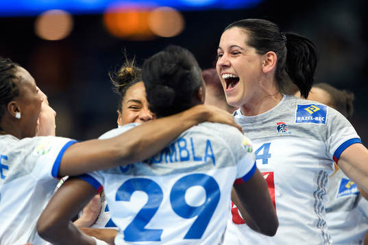 Frankrikes Alexandra Lacrabere jublar