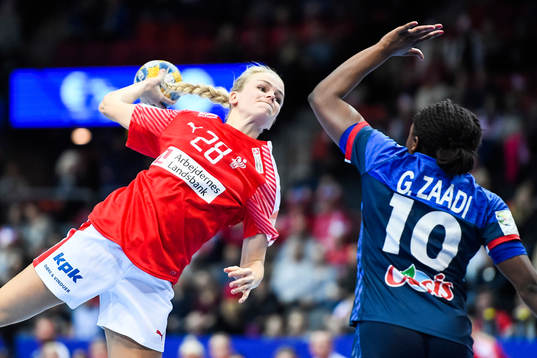 Danmarks Stine Jörgensen och Frankrikes Grace Zaadi
