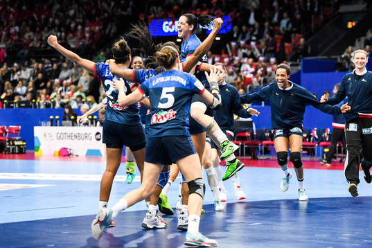 Frankrikes spelare jublar