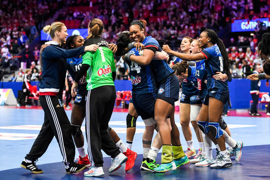 Frankrikes spelare jublar