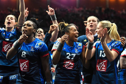 Frankrikes Laurisa Landre , Estelle Nze Minko och Manin