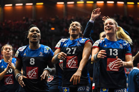 Frankrikes Laurisa Landre , Estelle Nze Minko och Manin