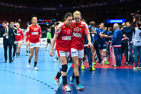 Danmarks Stine Bodholt Nielsen och Stine Jörgensen  deppar