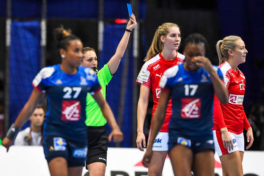 Danmarks Anne Cecilie Dornonville de la Cour får rött och