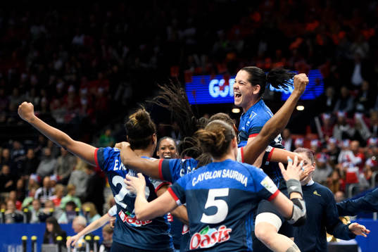Frankrikes Alexandra Lacrabere jublar