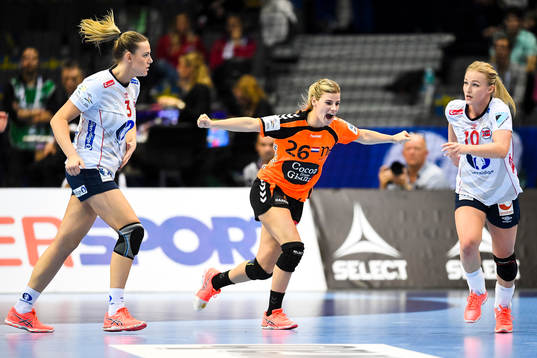 Nederländernas Angela Malestein jublar samtidigt som