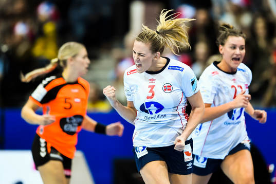 Norges Emilie Hegh Arntzen jublar