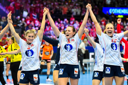 Norges Veronica Kristiansen , Emilie Hegh Arntzen och Silje