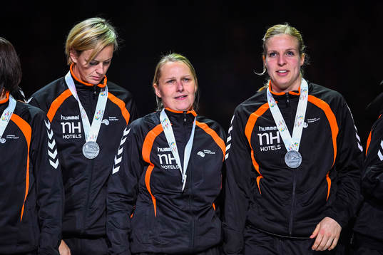 Nederländernas spelare jublar med silvermedaljerna