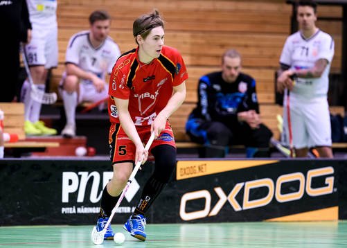 Wibaxs Joel Wadsten med bollen