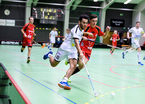 Strängnäs Omar Aldeeb jagas av Wibaxs Anton Andersson