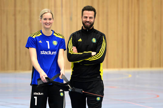 Sävehofs målvakt Johanna Bundsen och tränare Henrik