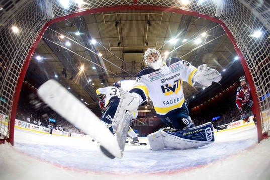 s målvakt Linus Söderström