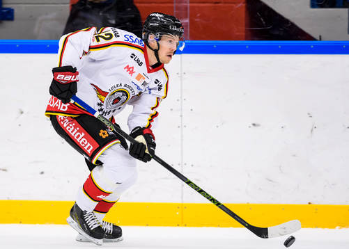 Luleås Joakim Hilding med pucken