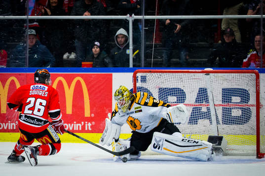 Örebros Greg Squires sätter