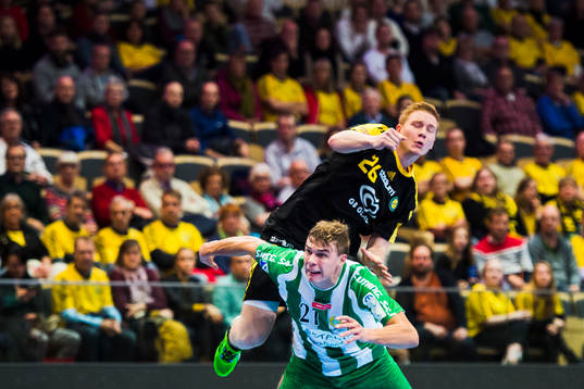 Sävehofs Jonathan Edvardsson hoppar på Hammarbys Anders