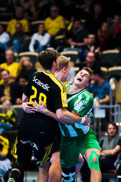 Sävehofs Linus Ekman stoppar Hammarbys Anders Wik-Rydberg